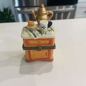 Silvestri tea serving trinket latch box